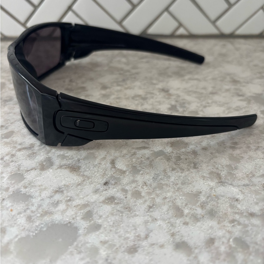 Oakley Men's Oo9096 Fuel Cell Wrap Sunglasses - image 2